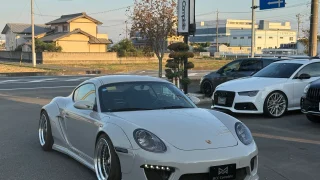 【施工記録】ポルシェ ケイマン PANDEMワイドボディキット&18インチホイール装着|MCC Complete